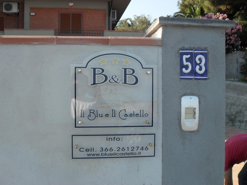 B&B Blu E Il Castello Aci Castello Extérieur photo